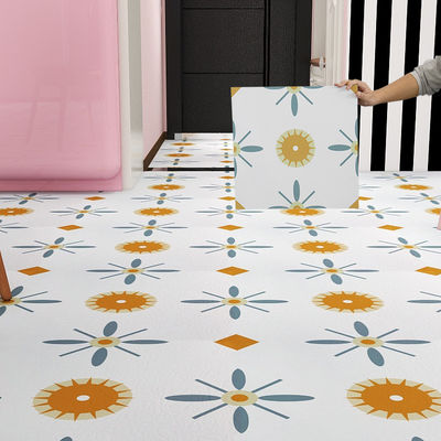 Waterproof Self Adhesive Vinyl Flooring with 3 Years Warranty and 62 Pieces per Carton for Indoor Use