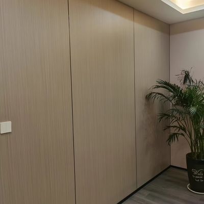 Panel de pared de PVC 3D moderno con veta de madera, impermeable, 1220*2440*5mm para decoración de interiores con 3 años de garantía