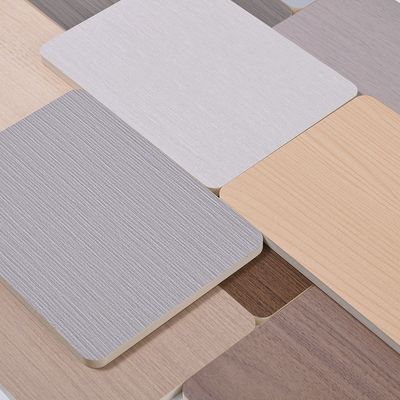 2025 Nuevo panel de pared de WPC 1220*2440*5MM a prueba de agua con 3 años de garantía y diseño moderno