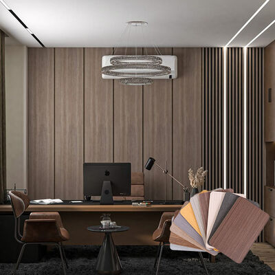 Esemplare gratuito soffitto impermeabile in PVC a grano di legno rivestimento di pannelli da parete in legno per decorazioni interne e intrattenimento